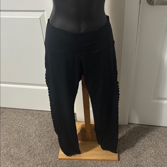 2/$15 Aerie Crop Leggings Black with Side Detail - Picture 1 of 7